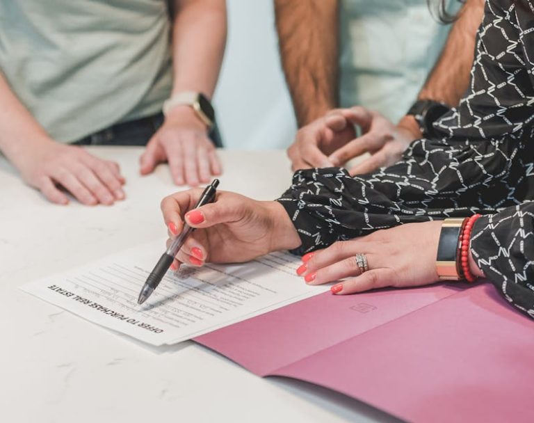real-estate-contract-signing-1